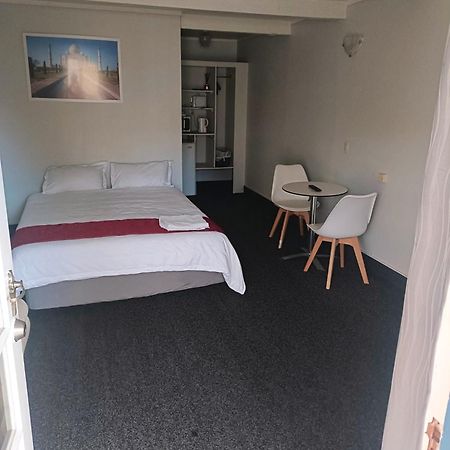 The Cave Motel Левин Екстериор снимка