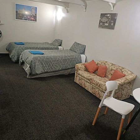 The Cave Motel Левин Екстериор снимка