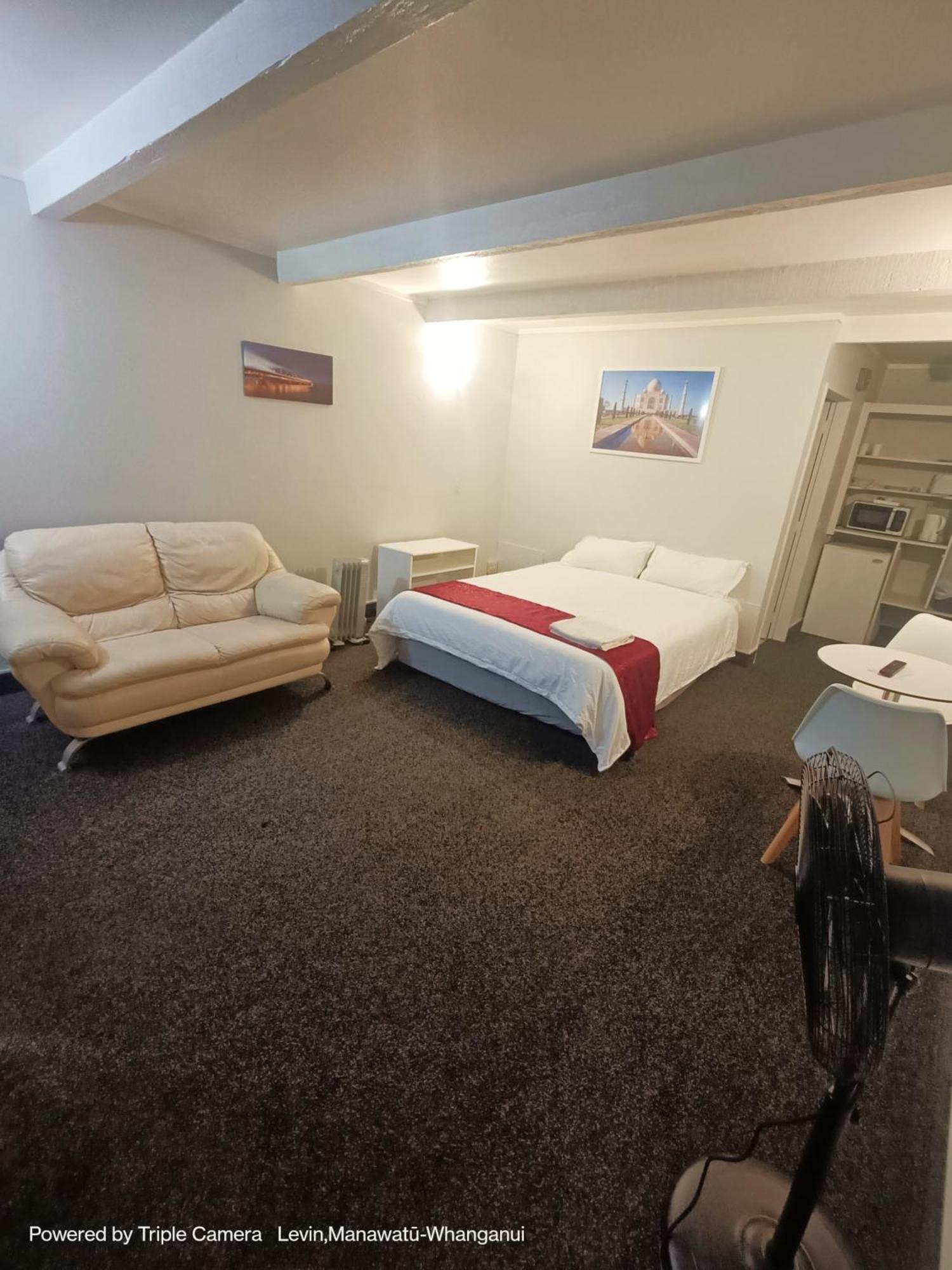 The Cave Motel Левин Екстериор снимка